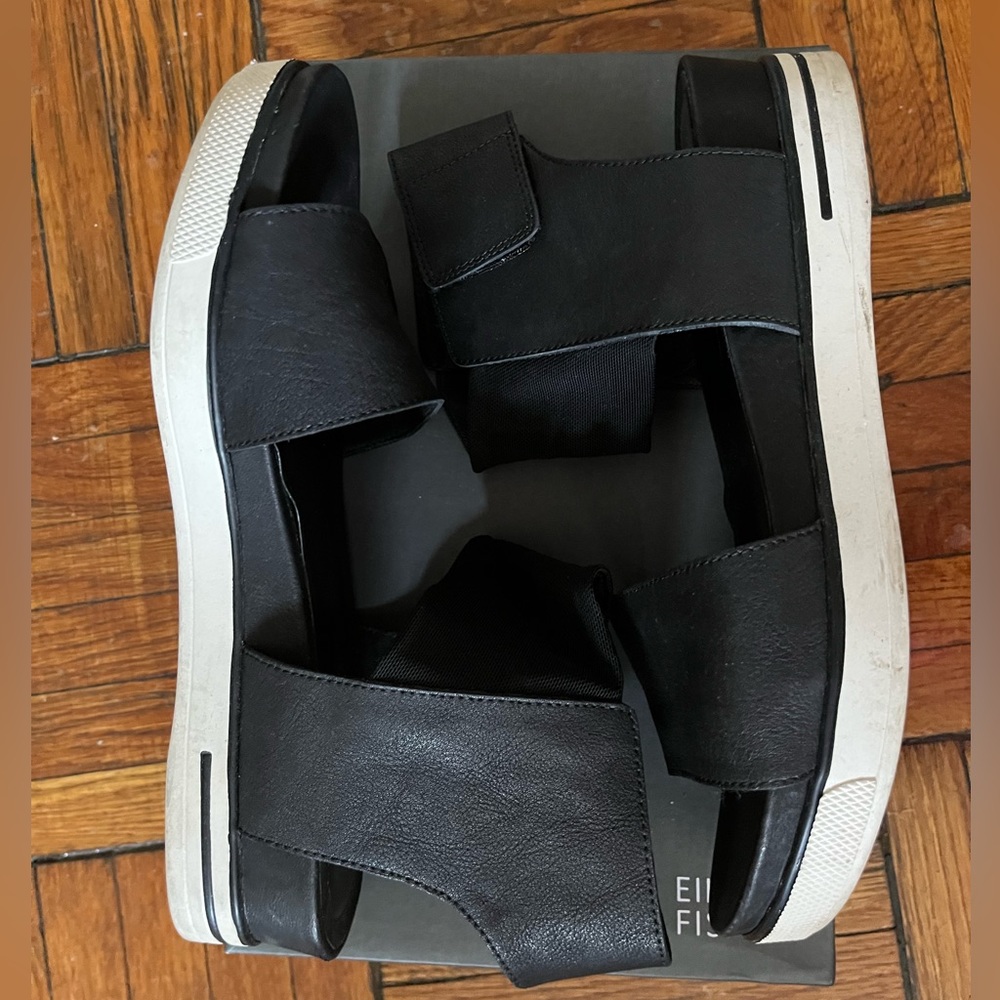 Black leather Elieen Fisher sandals